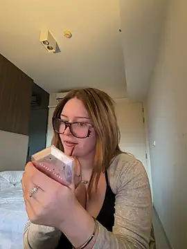 cherryrosealiee online show from 07-22-26, 11:45
