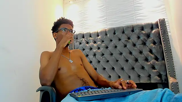 Snapshot of nero_reyd chatting on 10-21-25, 07:46 nero reyd online show from 10-21-25, 07:46
