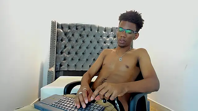 Snapshot of nero_reyd chatting on 10-15-25, 07:22 nero reyd online show from 10-15-25, 07:22
