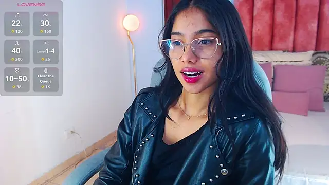 Milaa Star  online show from 10-24-25, 04:11