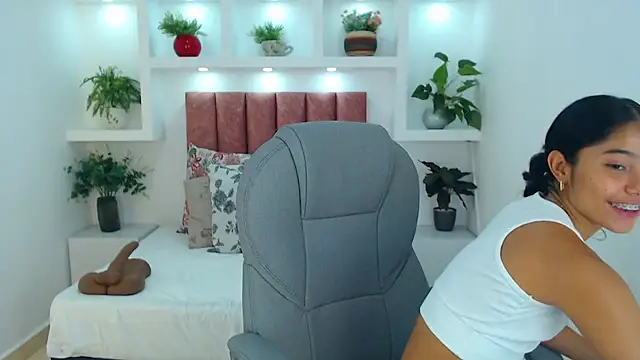 Snapshot of Milaa_Star_ chatting on 02-05-26, 03:35 Milaa Star online show from 02-05-26, 03:35