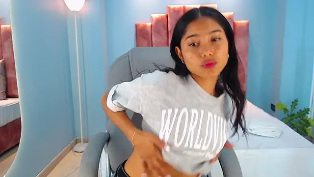 Milaa Star  online show from 11-12-25, 03:54