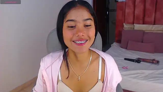 Milaa Star  online show from 09-17-25, 03:52