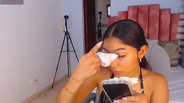 Milaa Star  online show from 09-16-25, 04:02