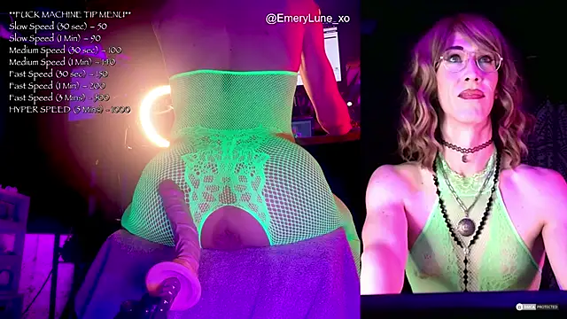 EmeryLune xo online show from 10-22-25, 04:01