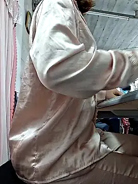 irina hana online show from 12-17-25, 12:59