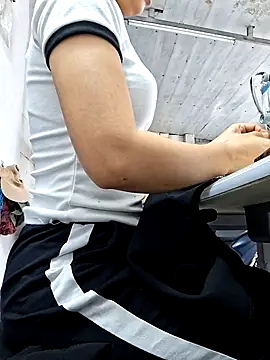 irina hana online show from 10-30-25, 01:04