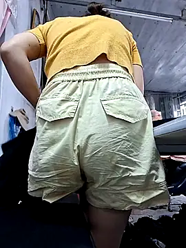 irina hana online show from 10-31-25, 06:43