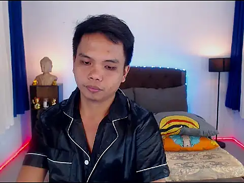 Snapshot of XExtraServiceManX chatting on 10-18-25, 12:07 XExtraServiceManX online show from 10-18-25, 12:07