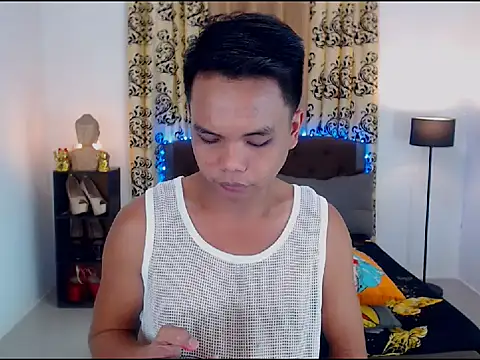 Snapshot of XExtraServiceManX chatting on 09-23-25, 12:56 XExtraServiceManX online show from 09-23-25, 12:56