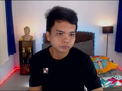 Snapshot of XExtraServiceManX chatting on 10-28-25, 07:35 XExtraServiceManX online show from 10-28-25, 07:35