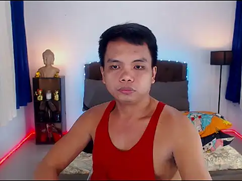 Snapshot of XExtraServiceManX chatting on 10-17-25, 04:31 XExtraServiceManX online show from 10-17-25, 04:31