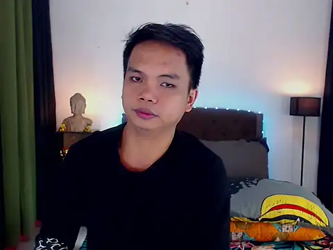 Snapshot of XExtraServiceManX chatting on 10-15-25, 02:10 XExtraServiceManX online show from 10-15-25, 02:10