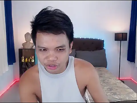 Snapshot of XExtraServiceManX chatting on 10-24-25, 05:56 XExtraServiceManX online show from 10-24-25, 05:56