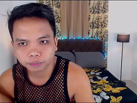 Snapshot of XExtraServiceManX chatting on 09-29-25, 01:17 XExtraServiceManX online show from 09-29-25, 01:17