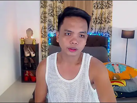 Snapshot of XExtraServiceManX chatting on 09-21-25, 03:33 XExtraServiceManX online show from 09-21-25, 03:33