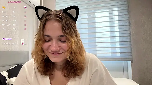 Snapshot of SunPunnyGirl chatting on 09-25-25, 06:30 SunPunnyGirl online show from 09-25-25, 06:30