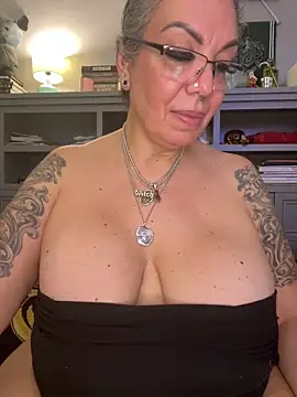 Snapshot of dieseldame1313 chatting on 02-20-26, 06:19 dieseldame1313 online show from 02-20-26, 06:19