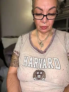 Snapshot of dieseldame1313 chatting on 02-01-26, 02:43 dieseldame1313 online show from 02-01-26, 02:43