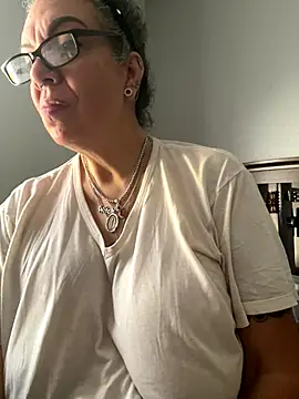 dieseldame1313 online show from 11-17-25, 01:37