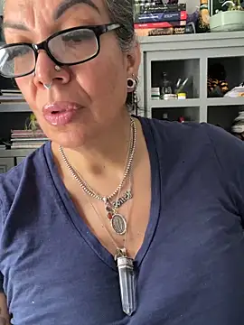 dieseldame1313 online show from 06-09-26, 10:33