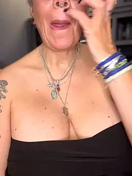 Snapshot of dieseldame1313 chatting on 02-02-26, 12:09 dieseldame1313 online show from 02-02-26, 12:09