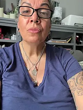 dieseldame1313 online show from 06-19-26, 07:30