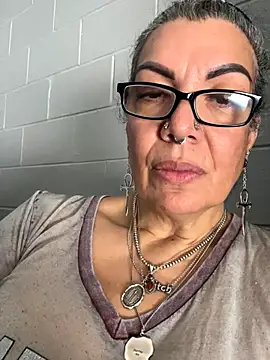 dieseldame1313 online show from 10-28-25, 05:01