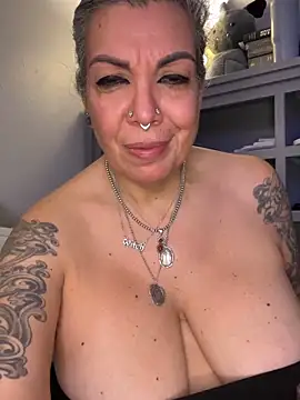 Snapshot of dieseldame1313 chatting on 02-12-26, 06:02 dieseldame1313 online show from 02-12-26, 06:02