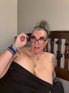 dieseldame1313 online show from 10-30-25, 01:37