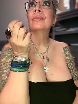 Snapshot of dieseldame1313 chatting on 02-26-26, 01:49 dieseldame1313 online show from 02-26-26, 01:49