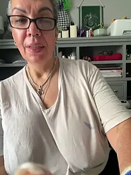 Snapshot of dieseldame1313 chatting on 02-06-26, 04:14 dieseldame1313 online show from 02-06-26, 04:14