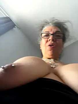 dieseldame1313 online show from 10-23-25, 03:43