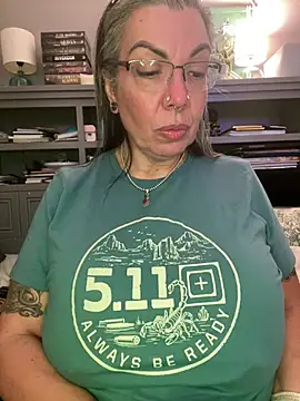 dieseldame1313 online show from 04-23-26, 11:50