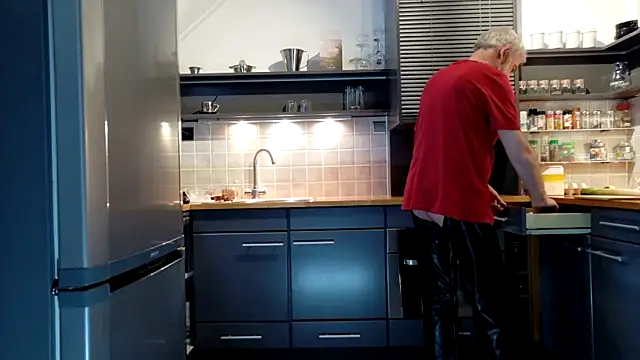 ewaldwillems99 online show from 12-05-25, 02:04