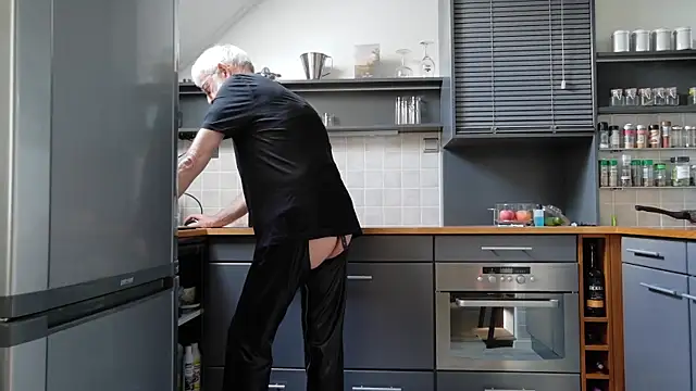 ewaldwillems99 online show from 09-12-25, 01:00