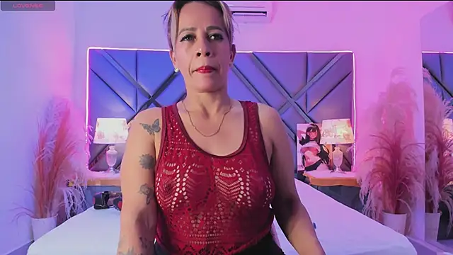 Snapshot of Alisson_Milf chatting on 05-06-26, 05:44 Alisson Milf online show from 05-06-26, 05:44
