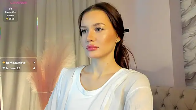 Aria Mila online show from 11-04-25, 03:10