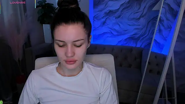 Aria Mila online show from 04-15-26, 03:23