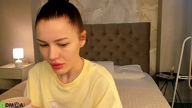 Snapshot of Aria_Mila chatting on 05-18-26, 03:06 Aria Mila online show from 05-18-26, 03:06