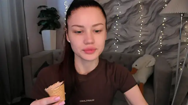 Snapshot of Aria_Mila chatting on 05-13-26, 03:13 Aria Mila online show from 05-13-26, 03:13