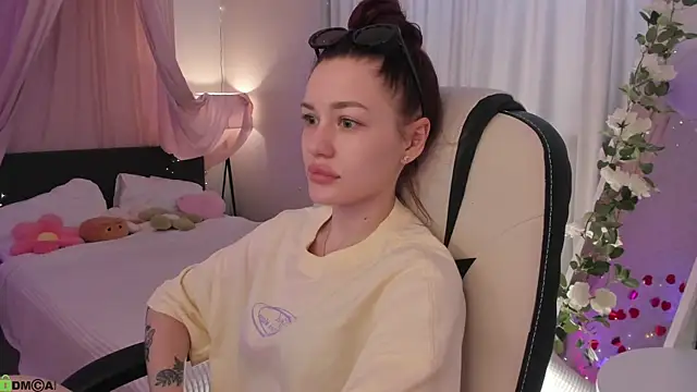 Snapshot of Aria_Mila chatting on 05-28-26, 03:03 Aria Mila online show from 05-28-26, 03:03