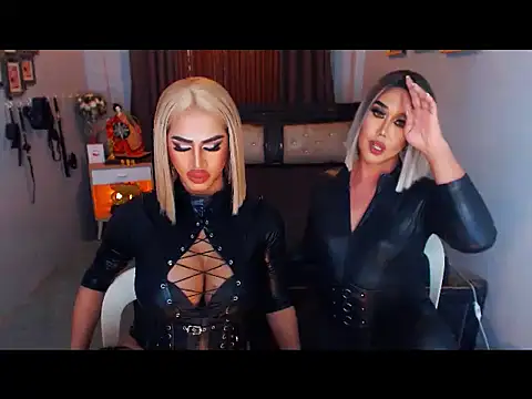 Snapshot of MystiqueQueen chatting on 09-14-25, 04:02 MystiqueQueen online show from 09-14-25, 04:02