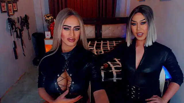 Snapshot of MystiqueQueen chatting on 10-24-25, 05:01 MystiqueQueen online show from 10-24-25, 05:01