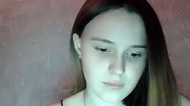 SweetLoraa online show from 10-31-25, 03:52