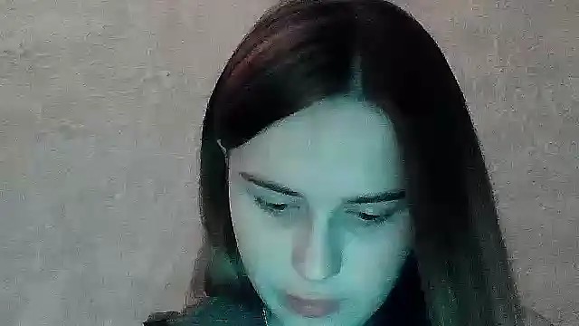 SweetLoraa online show from 11-17-25, 04:22