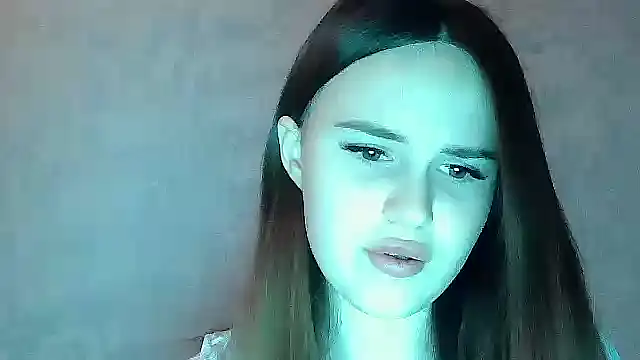 Snapshot of SweetLoraa chatting on 05-15-26, 05:44 SweetLoraa online show from 05-15-26, 05:44