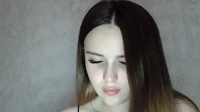 SweetLoraa online show from 06-15-26, 10:04