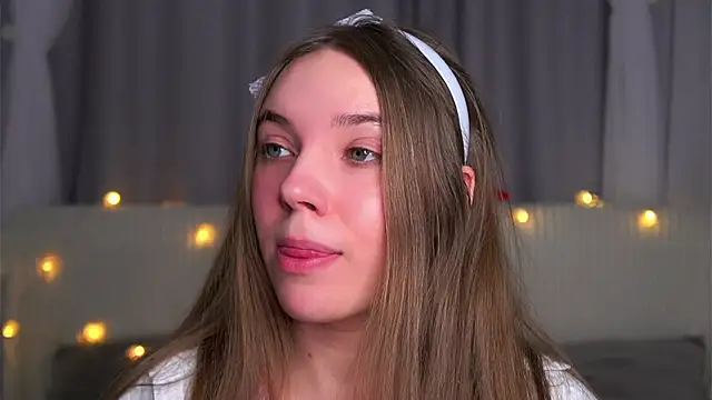 Snapshot of KarriBrownd chatting on 12-22-25, 01:06 KarriBrownd online show from 12-22-25, 01:06