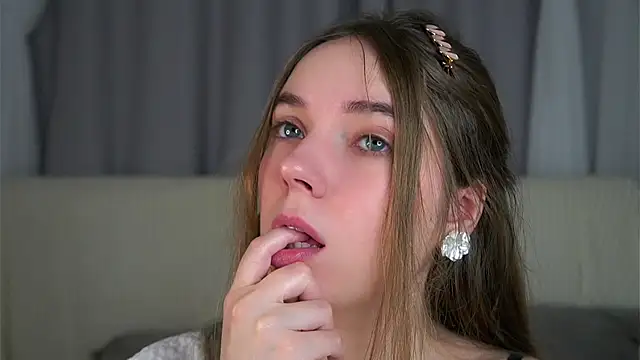 Snapshot of KarriBrownd chatting on 01-08-26, 01:11 KarriBrownd online show from 01-08-26, 01:11